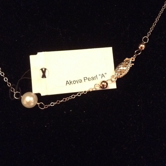 14K Yellow Gold Necklace with 7mm Grade A Pearls - Picture 3 of 4