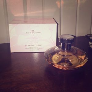 BANANA REPUBLIC Rosewood eau de parfum