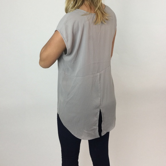 Grey blouse - Picture 2 of 3