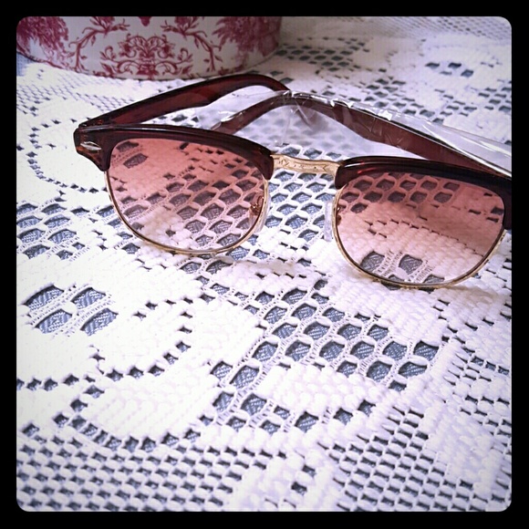 Trendy Sunglasses, classic frame mirrored
