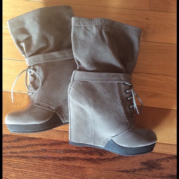 Shoes - SUPER CUTE BOOTS