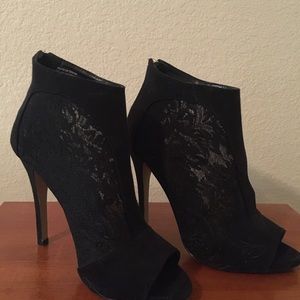 Size 7 Aldo black lace booties.