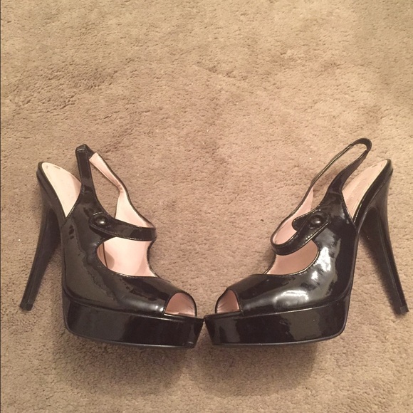 Colin Stuart patent Mary Jane-like pumps