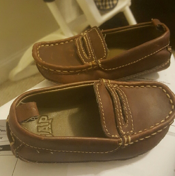 Size 6 GAP loafers