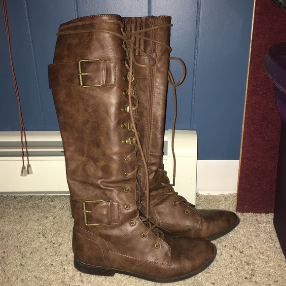 Brown lace up riding boots.  Size 9