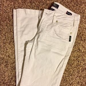 NWOT. Silver Suki White Jeans.