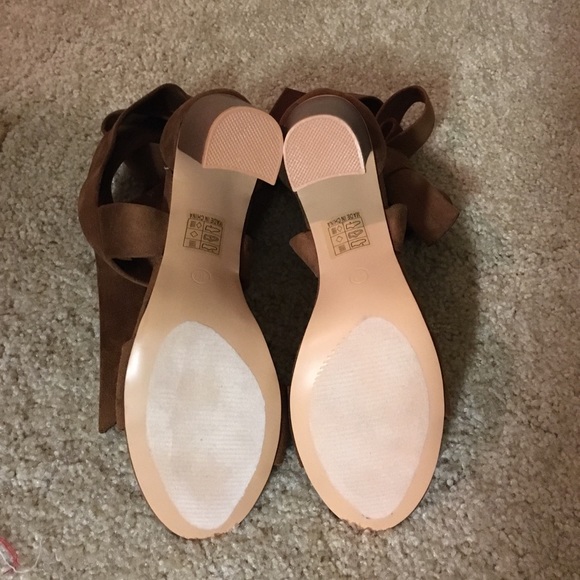 Beautiful Brand New Heels! - Picture 3 of 3