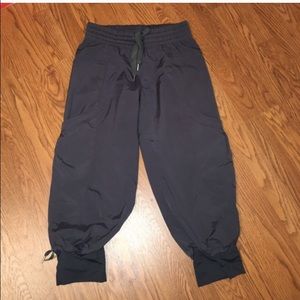 Lululemon Devi studio crop