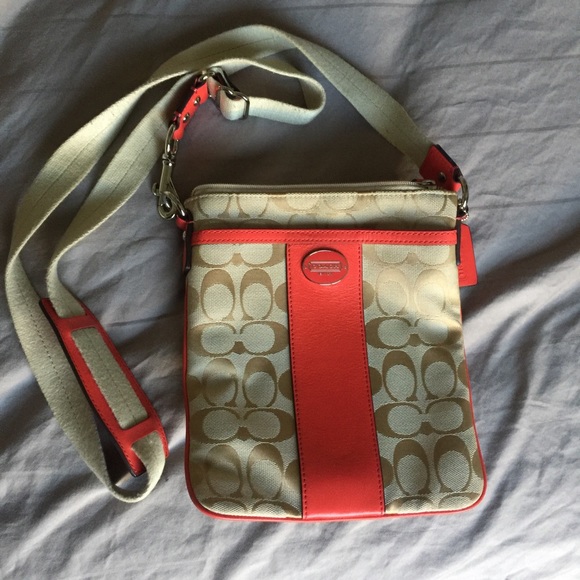 Coach Handbags - Small Coach Purse