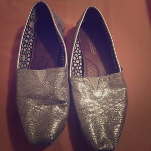 Women's silver glitter toms