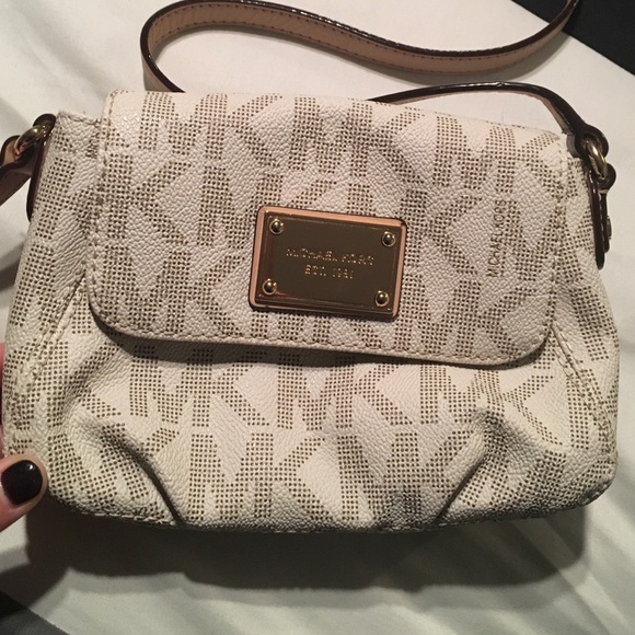 Creme like new Michael Kors cross body purse.