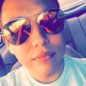 Meet your Posher, Tomas