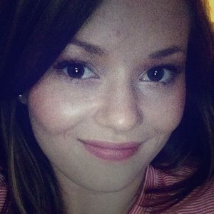 Regular girl trying to clean out her closet! 😘