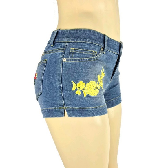 European style embroidered denim shorts - Picture 1 of 4