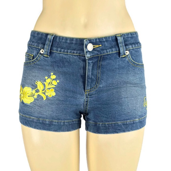 European style embroidered denim shorts - Picture 2 of 4