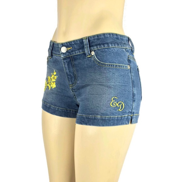 European style embroidered denim shorts - Picture 3 of 4