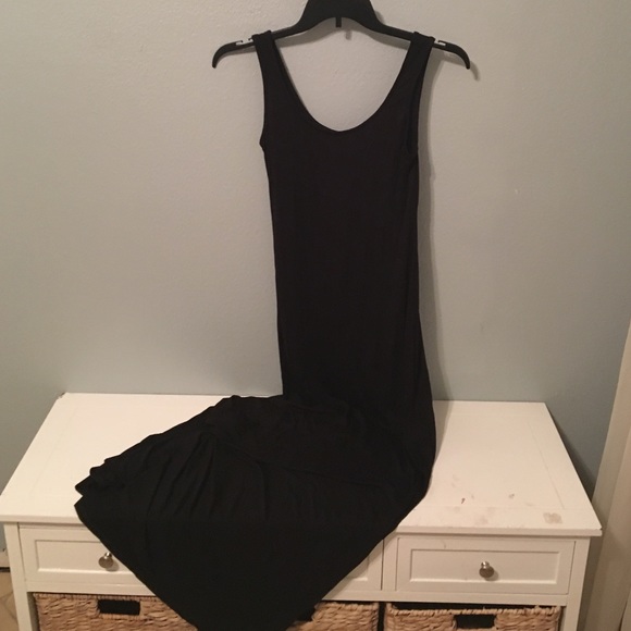 Black sleeveless maxi dress