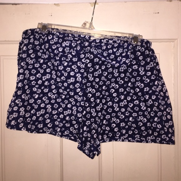 La Hearts soft shorts
