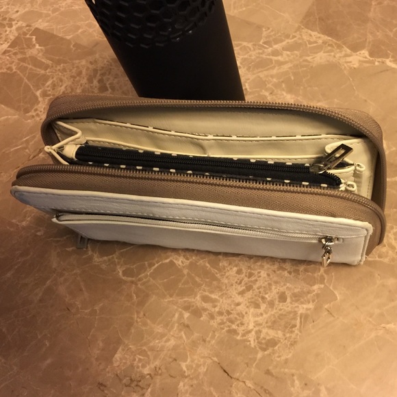 Wallet - Picture 2 of 4