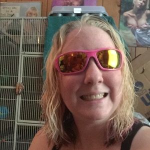 Meet your Posher, Crystal