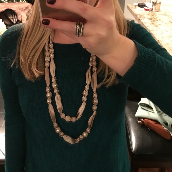 Silk-enclosed pearl necklace - Picture 3 of 3