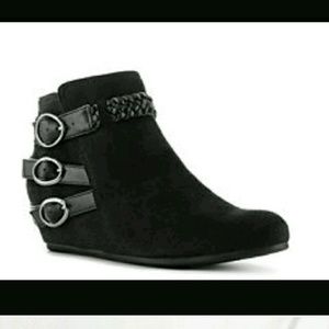 Looking for Crown Vintage Rory Wedge Bootie