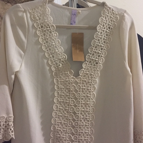 Beautiful float blouse - Picture 2 of 4