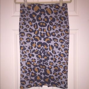 H&M Grey Leopard pencil skirt NWT Size 4