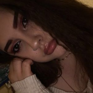 Meet your Posher, Alexia