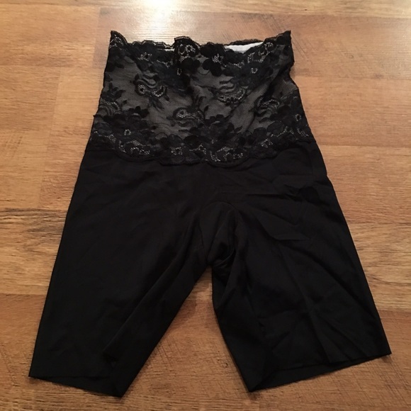 Love Your Assets by SPANX slimming shorts size M