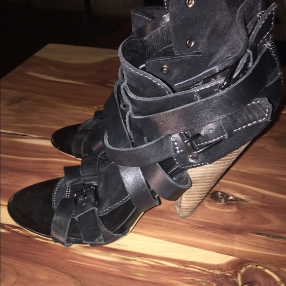 Caged sandal.