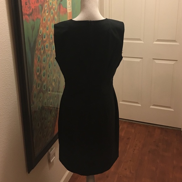 Classiques Entier Faux Pocketed Black Dress - Picture 2 of 4