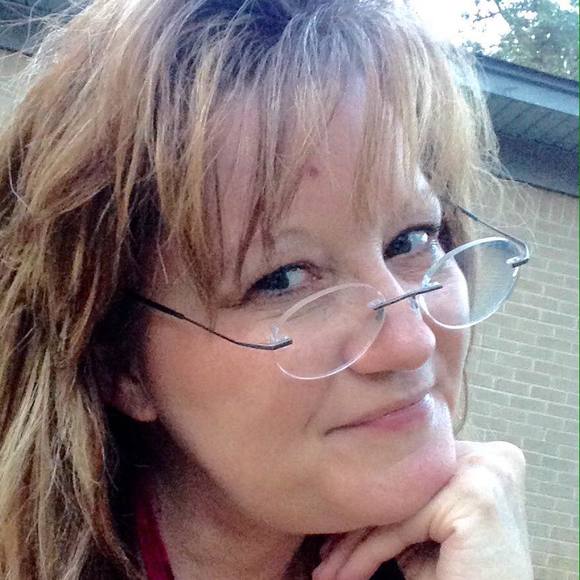 Meet your Posher, Connie