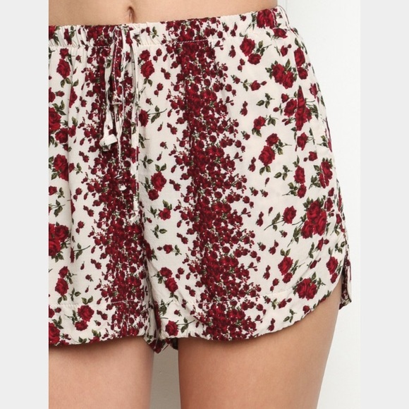 Brandy Melville Pants - Brandy Melville rose eve shorts