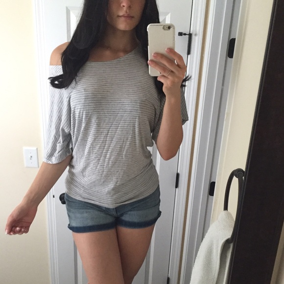 Gray white stripe basic tee shirt