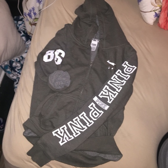 Vs pink sweater! This sweater is olive color.