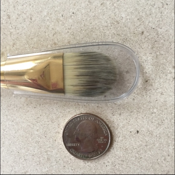 3 Estée Lauder travel foundation brush bundle - Picture 2 of 4