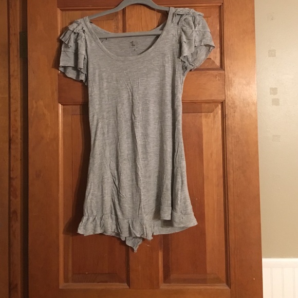 Gray ruffled shoulder shirt