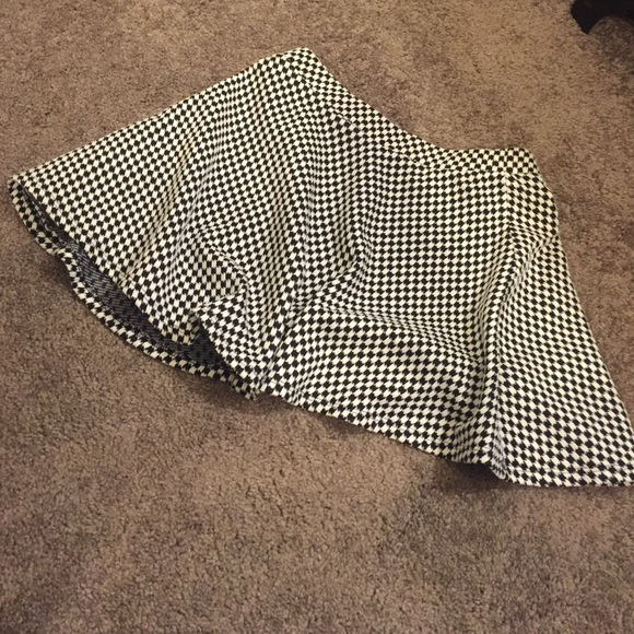 Checkered skirt - Picture 1 of 2