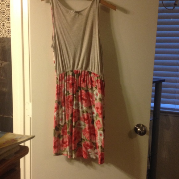 Pink floral dress - Picture 3 of 3