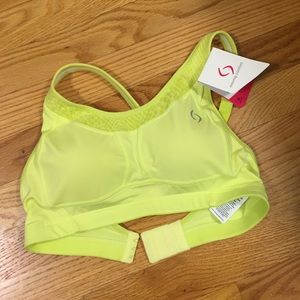 Moving Comfort sports bra (small C/D) NWT