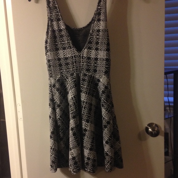 Black and white dress - Picture 3 of 3