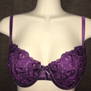 Victoria Secret lace bra as 34D