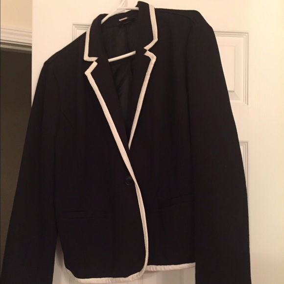 Black knit blazer great for casual or dressy