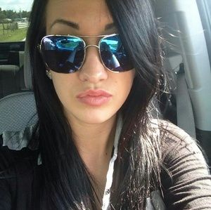 Meet your Posher, Debbie