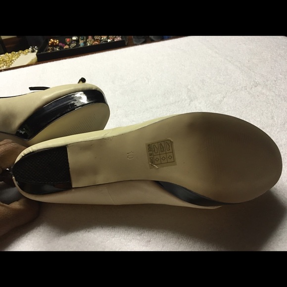 Shoes - Picture 4 of 4