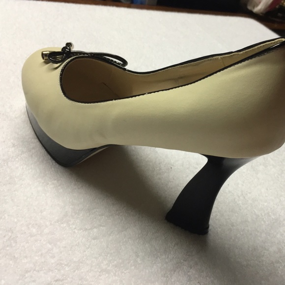 Shoes - Picture 3 of 4