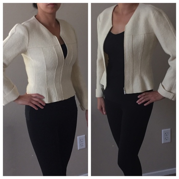 π―% authentic Chanel wool jacket - Picture 2 of 4