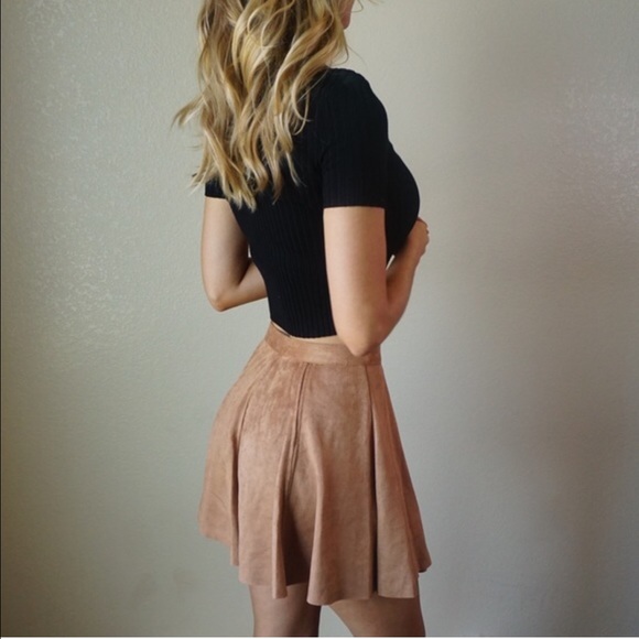 -Black Ribbed Sweater Crop Top- - Picture 3 of 4