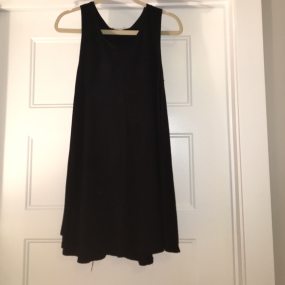 Black sleeveless dress
